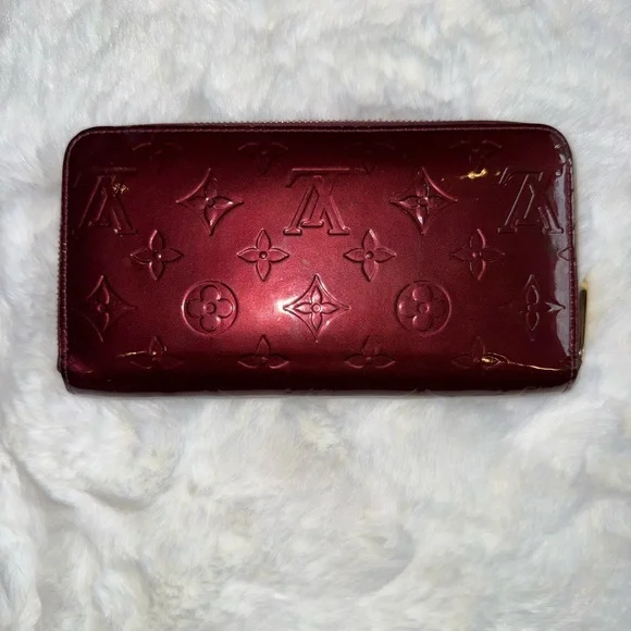Louis Vuitton Vernis Amarante Patent Leather Zip Around Wallet - Picture 2 of 14